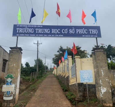 cổng trường THCS Phúc Thọ