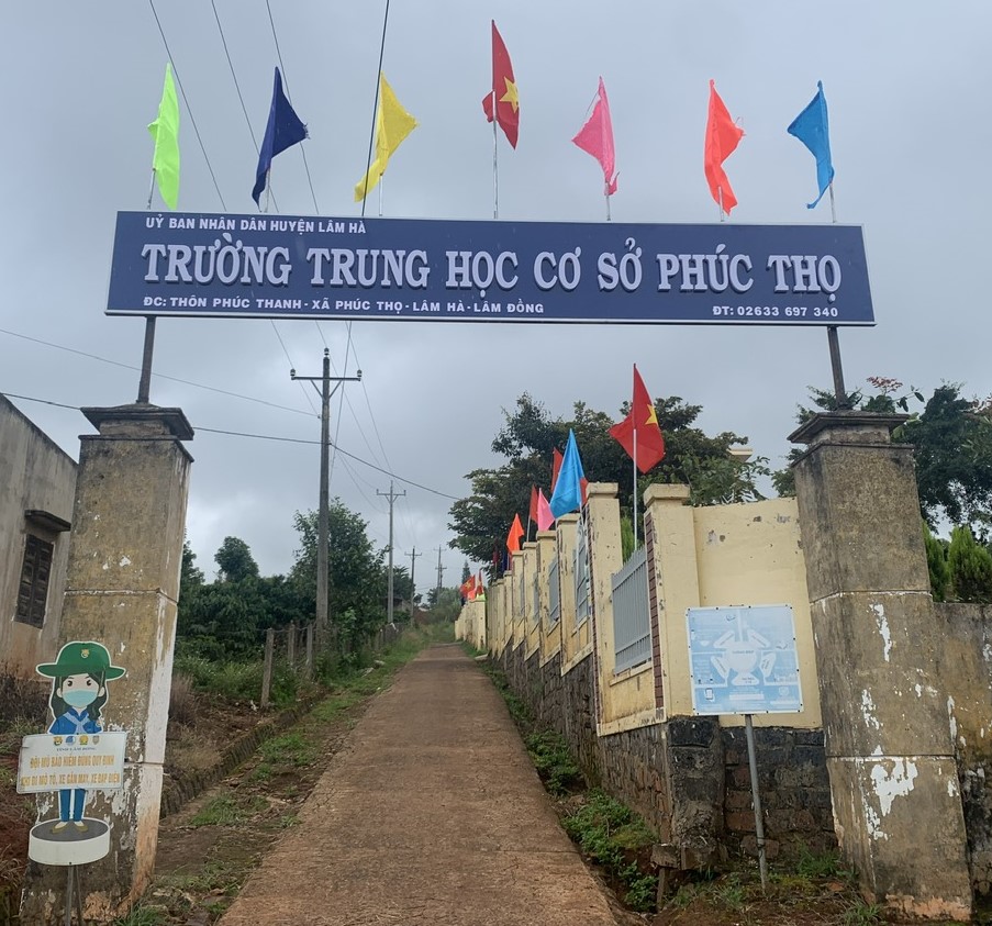 cổng trường THCS Phúc Thọ