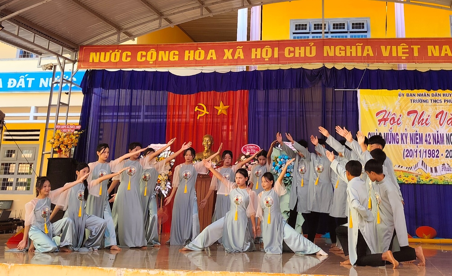 NGÀY LỄ 20 THÁNG 11