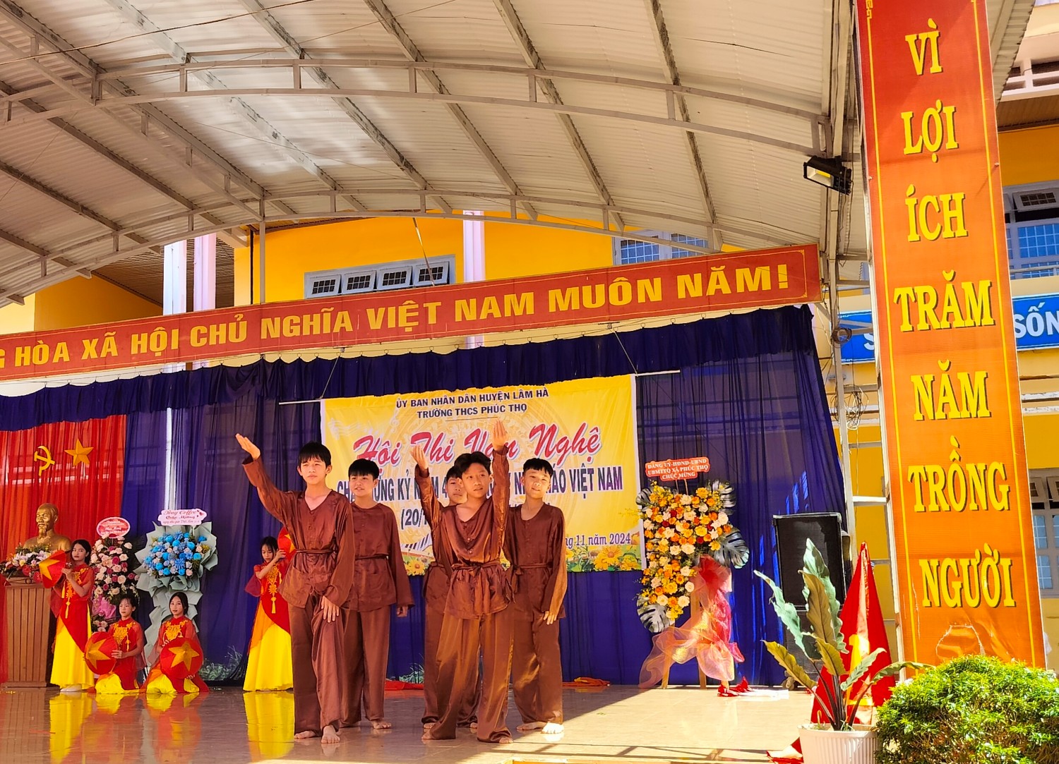 NGÀY LỄ 20 THÁNG 11