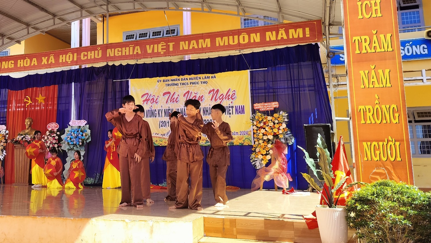 NGÀY LỄ 20 THÁNG 11