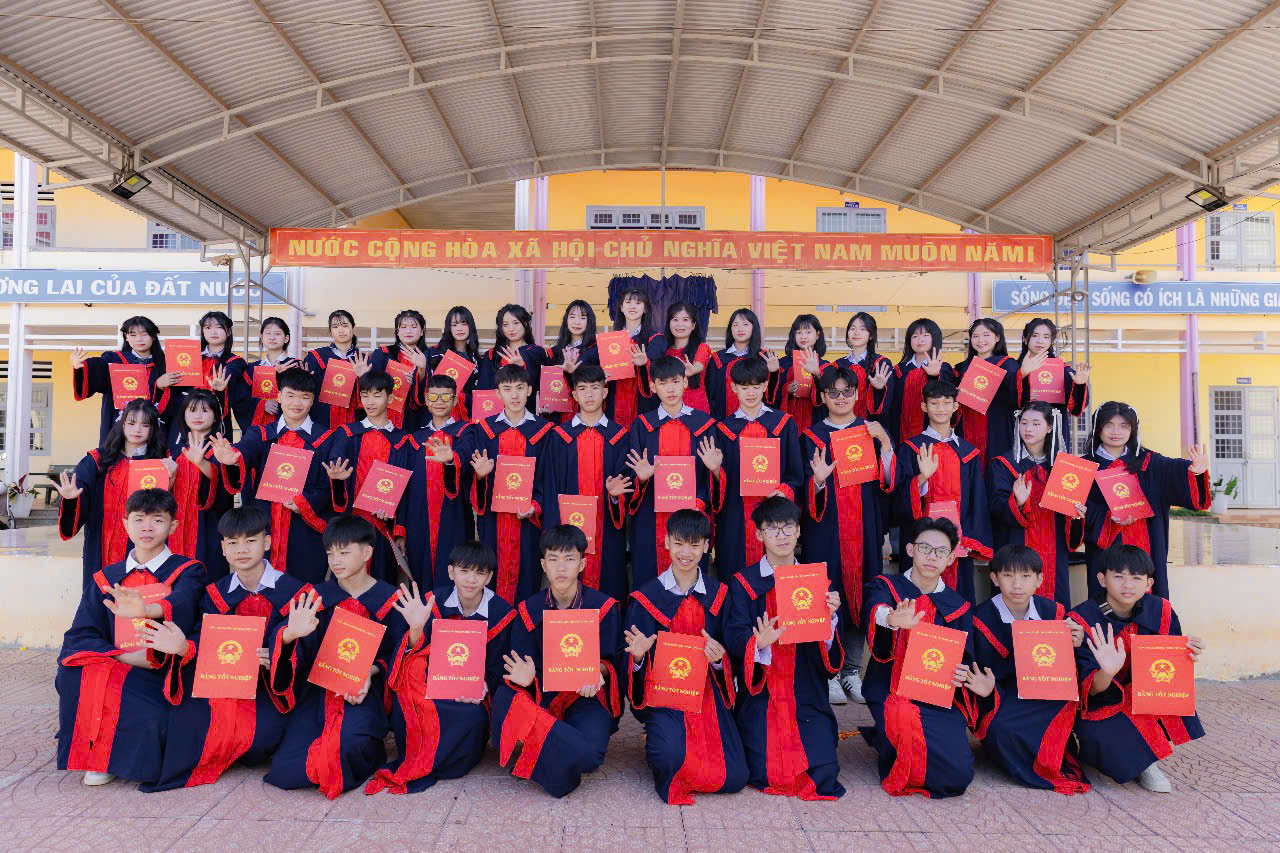 TRI ÂN KHỐI 9 NĂM HỌC 2024 - 2025